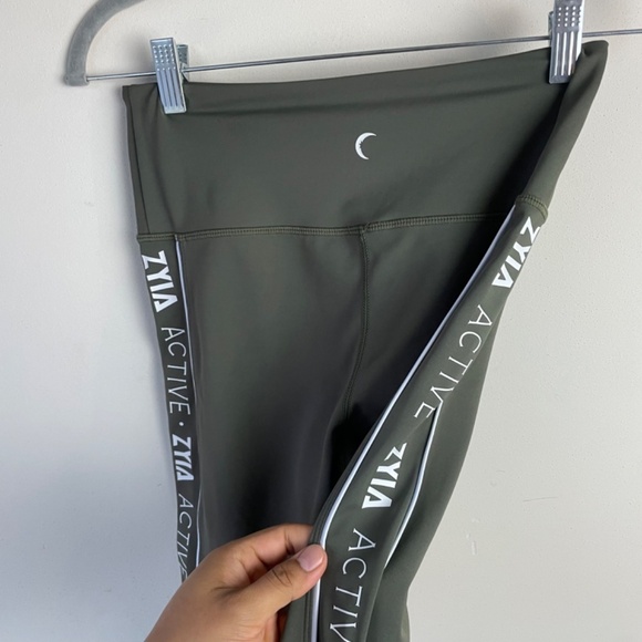 Zyia Olive Logo Stripe Light n Tight Hi-Rise 20” capri - Picture 7 of 10